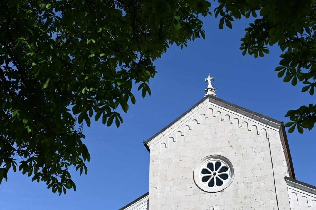 ŠTO MEDIJI GOVORE O BOŽIĆU? "Na kraju krajeva može li se Božić doživjeti on line, s kopiranim porukama tipa: 'I tebi i tvojima'?”