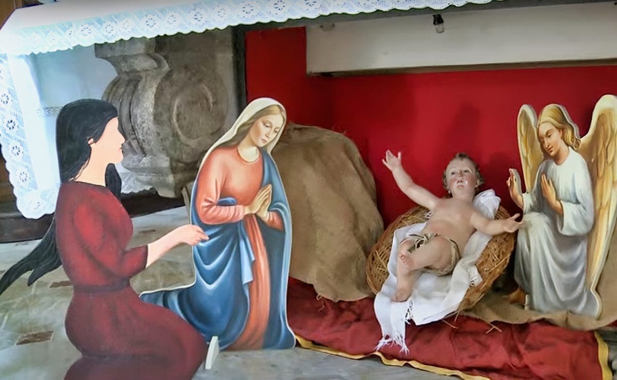 PRIZOR KOJI ŠOKIRA VJERNIKE Dvije Marije u jaslicama, a svećenik tvrdi: "Obitelji više nisu samo tradicionalne"