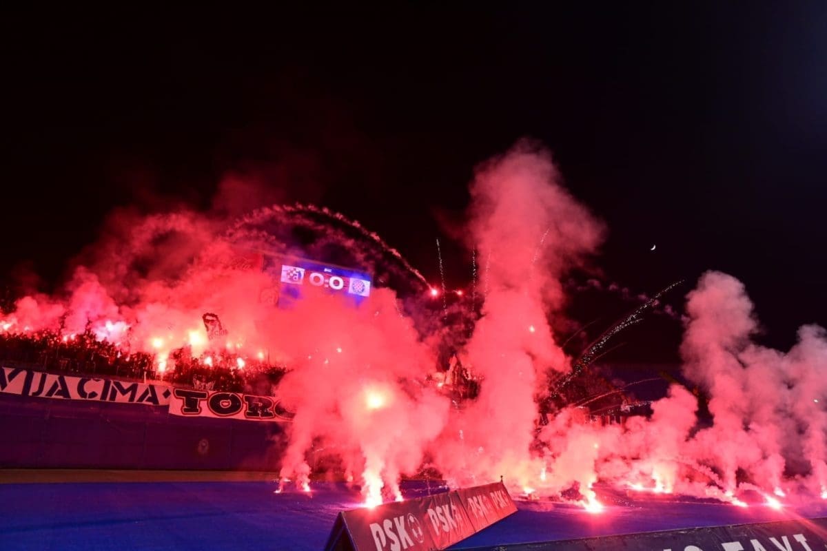 BAKLJADE, TRANSPARENTI I PJESMA Donosimo najzanimljivije detalje utakmice