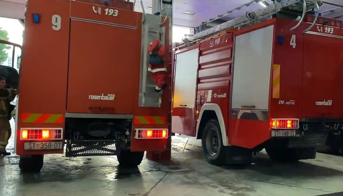 Tri srednjoškolca spasila ženu iz stana u plamenu