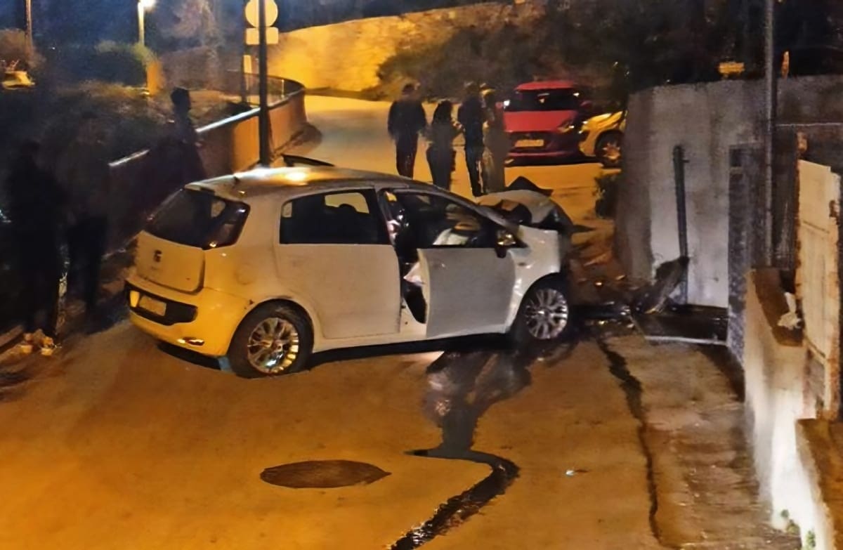 NOVI DETALJI NESREĆE U SOLINU Vozač se zabio Fiat Puntom u zid i otišao s mjesta nesreće