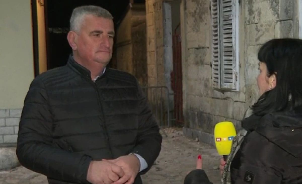 GRADONAČELNIKA SINJA PROZVALA SVJEDOKINJA STRAŠNE NESREĆE Kaže da se obraćala gradu više puta, Bulj: "Danas se trebamo svi moliti našoj Gospi sinjskoj da djevojčica bude dobro"