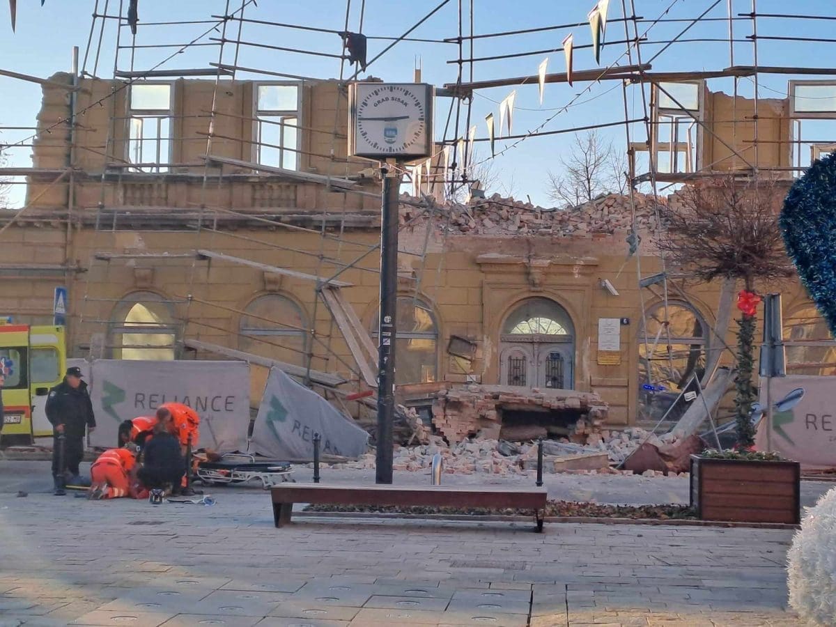 DETALJI UŽASA U SISKU Urušio se balkon i zid, dvoje ozlijeđenih: "Ulica je vrlo prometna, moglo je biti i gore"