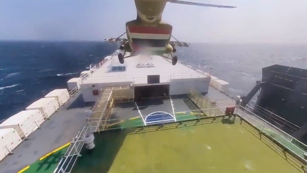 VIDEO Projektil pogodio tanker koji je plovio prema Jadranu!