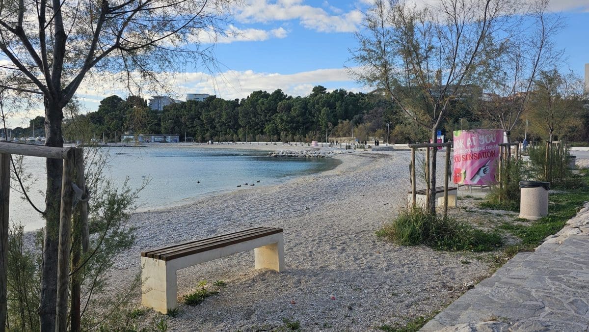 trstenik plaza kupanje bura 11