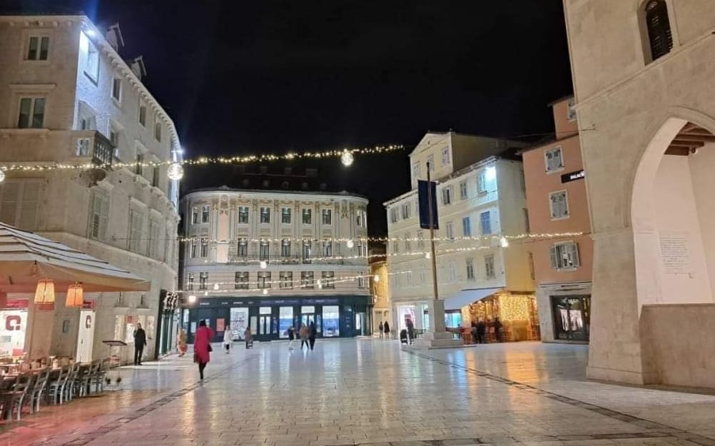 ukrasi pjaca bozicni