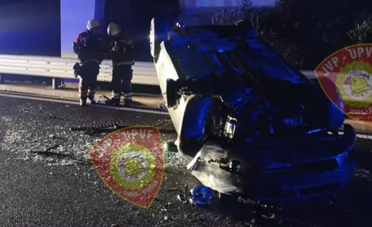 TEŠKA PROMETNA NESREĆA Probio ogradu, letio deset metara i pao na krov