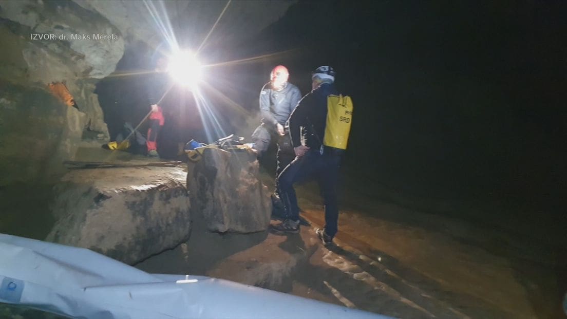 U ŠPILJI ZAROBLJENO PET OSOBA GSS-ovac: "Željeli su iskoristiti trenutak bez obzira što vani meteorološka situacija nije bila najpovoljnija"