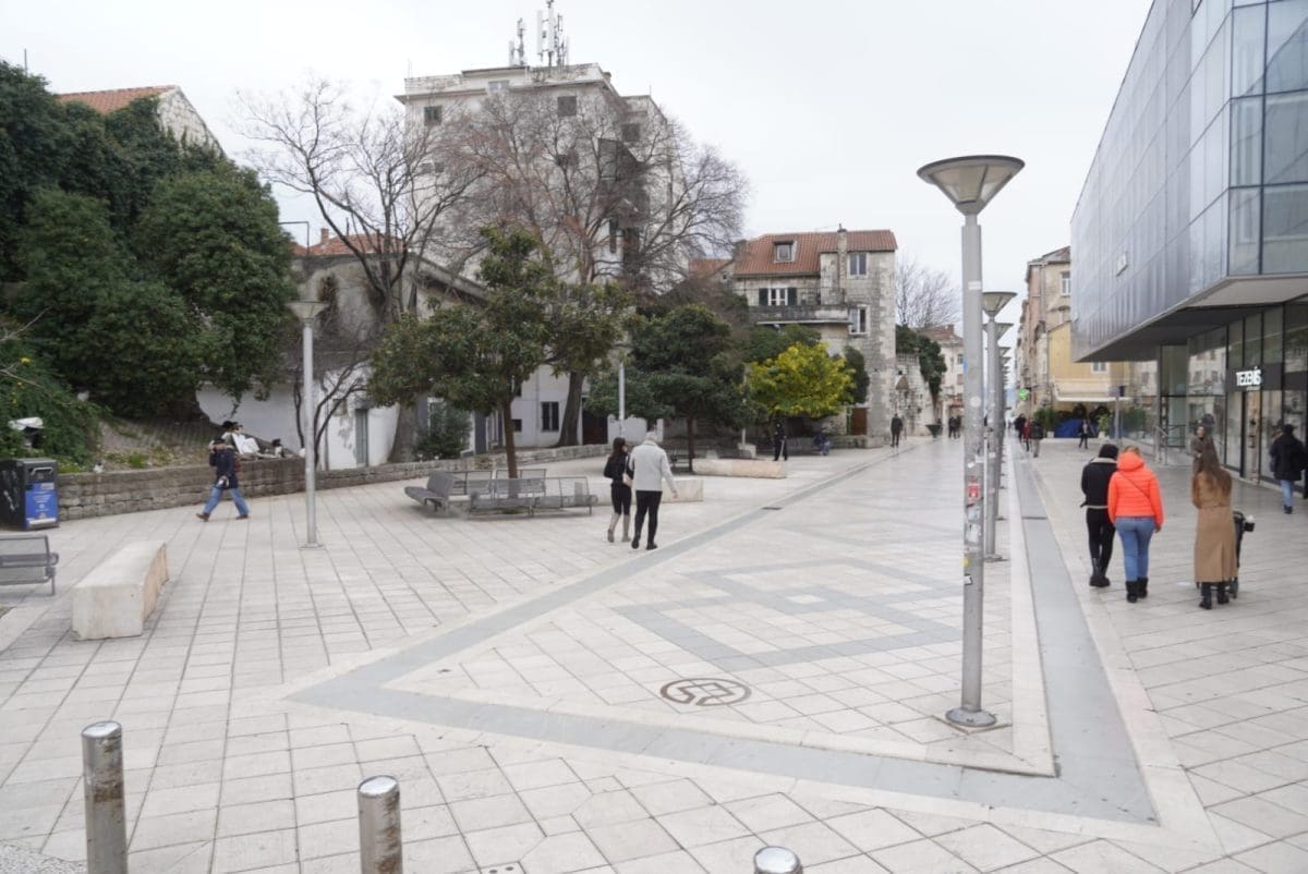 I MARMONTOVA JE OČIŠĆENA Još jedna pješačka zona bez štandova