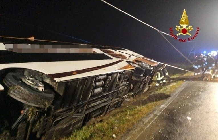 Prevrnuo se autobus sa 77 turista iz BiH