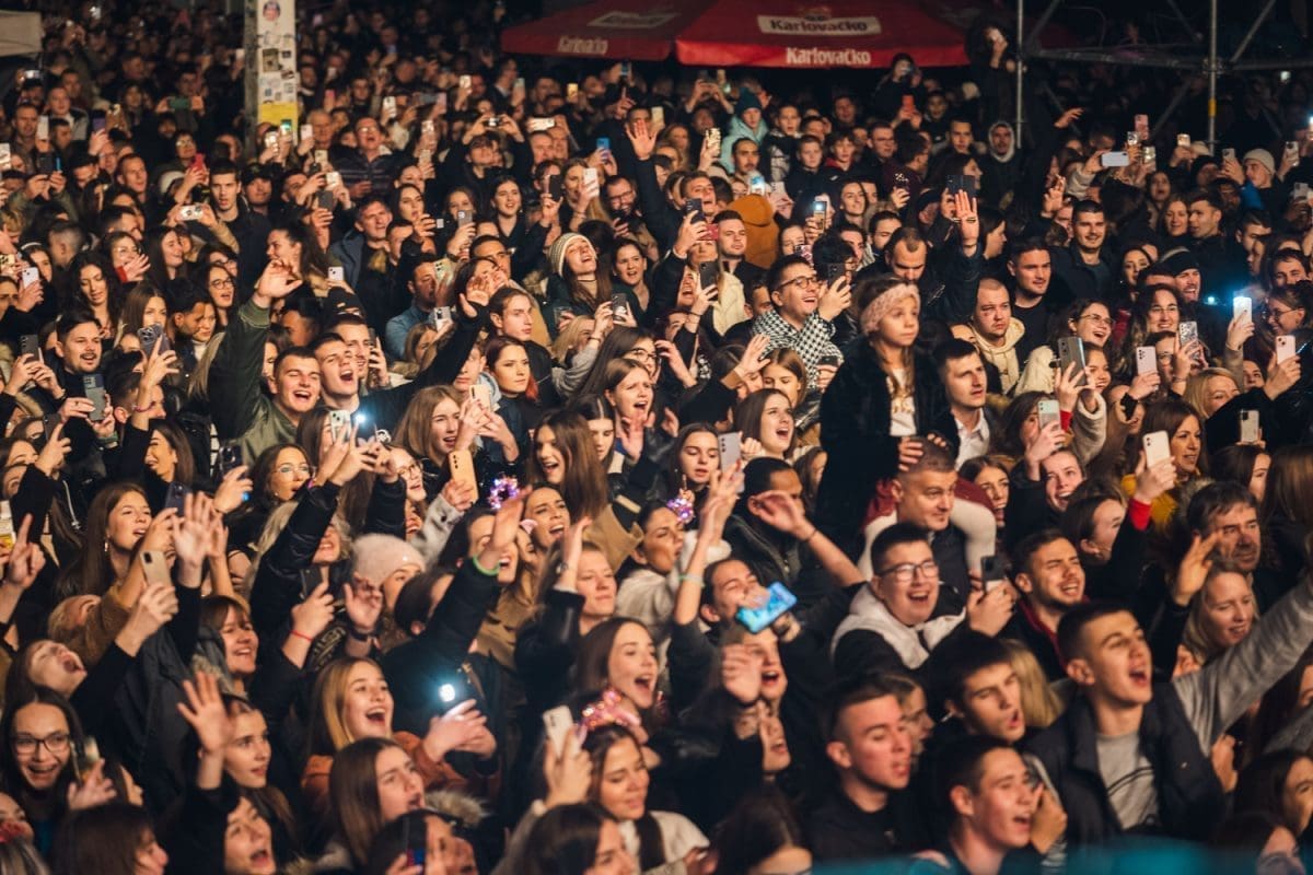 ANKETA Doček Nove 2025. u Splitu: Glazbeni spektakl na Rivi s Dubiozom kolektiv i DJ Antoineom