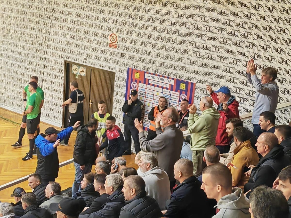 DELRIJ NA GRIPAMA Navijači Torcide totalno poludili, pogledajte ovaj raspašoj