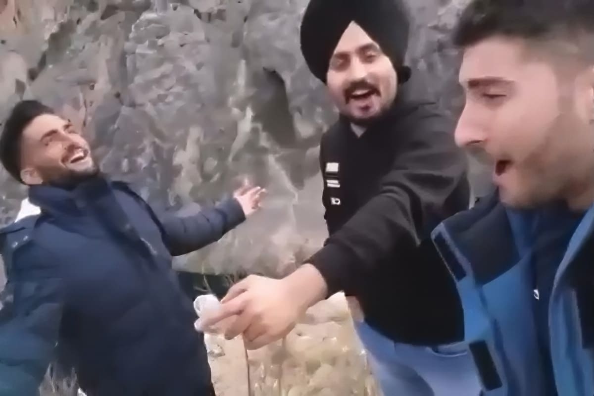 "MI SMO SVI NAŠI" Pogledajte snimku gange nad Modrim jezerom u Imotskom: Pjevaju u jedan glas