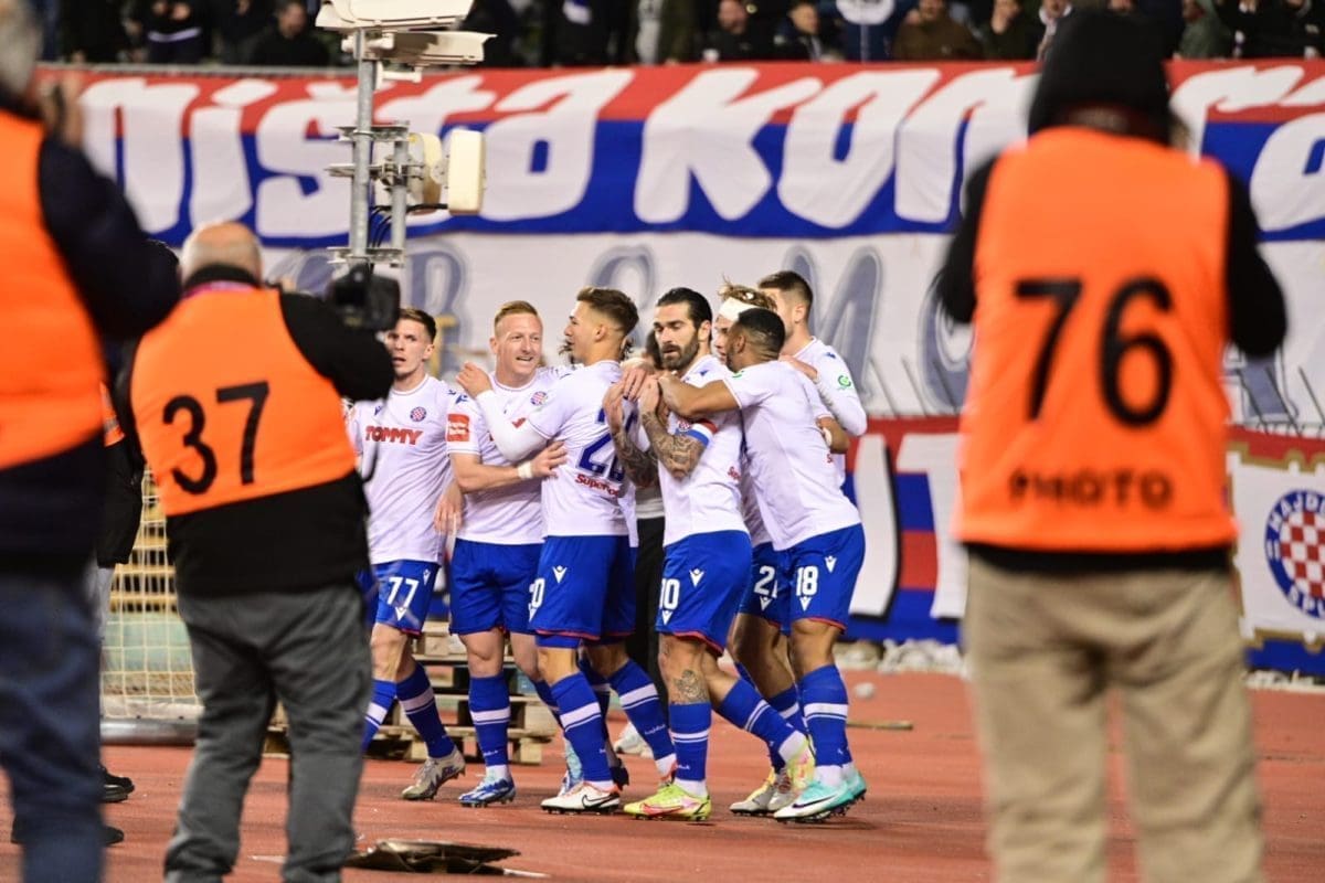SAŽETAK POLUVREMENA Hajduk – Rijeka 1-0: Rano vodstvo za oduševljenje prepunog Poljuda
