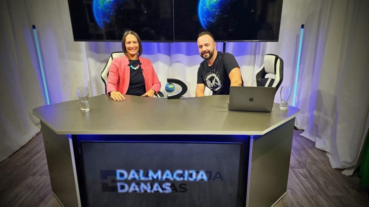 [DD PODCAST, večeras u 19 sati] Omiljena splitska gimnazijska profesorica Marija Ljubenkov će nam otkriti koliko čitaju današnji gimnazijalci, događa li se "poplava" odlikaša...