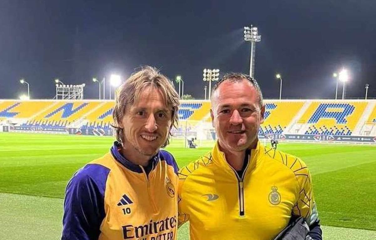 "IMA LI KO BOLJI?" Legendarni igrač Hajduka objavio sliku s Modrićem