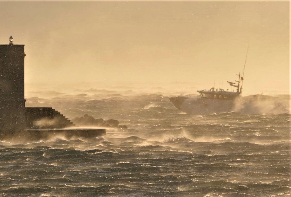 policija more valovi hitna intervencija prebacivanje 2 