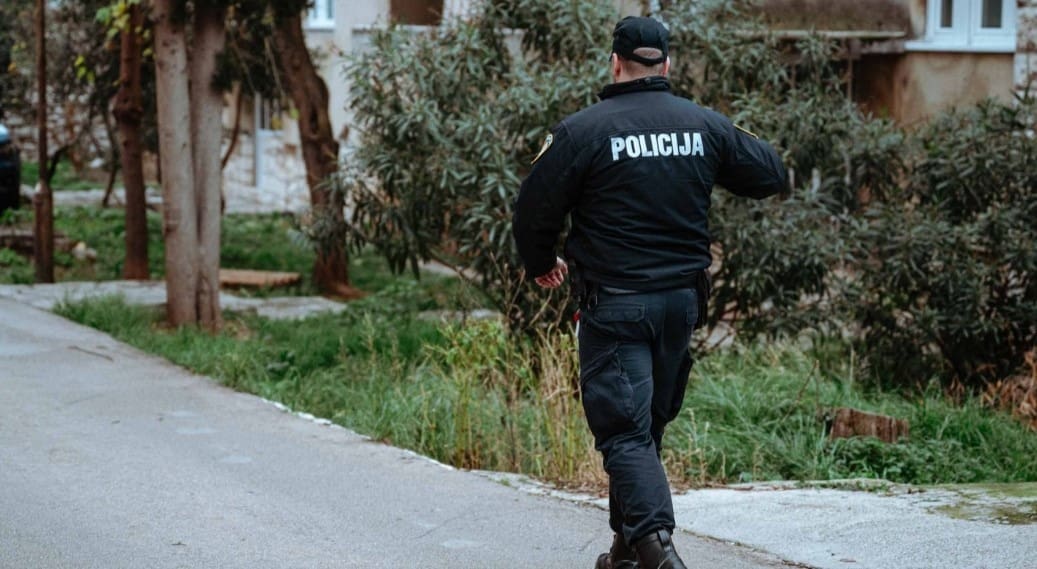Zbog bauštele u Dalmaciji iznuđivali ženu i prijetili joj, uhićeni su