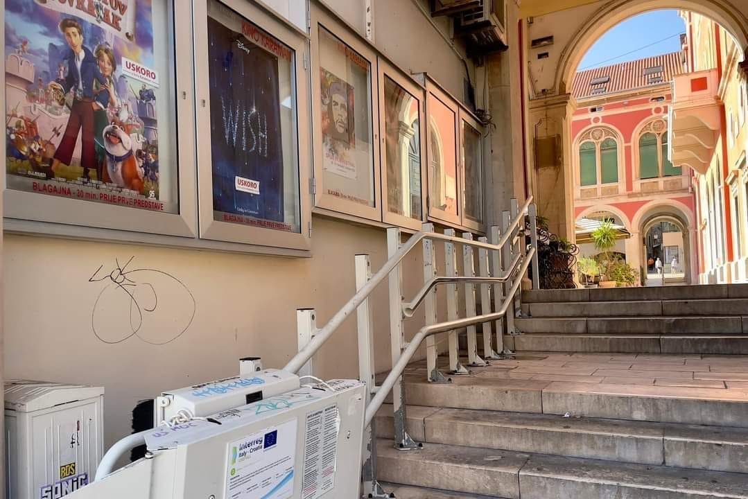 GOLEMI PROBLEMI: "Već dvije godine ne radi podizna platforma za osobe s invaliditetom kod Prokurativa"