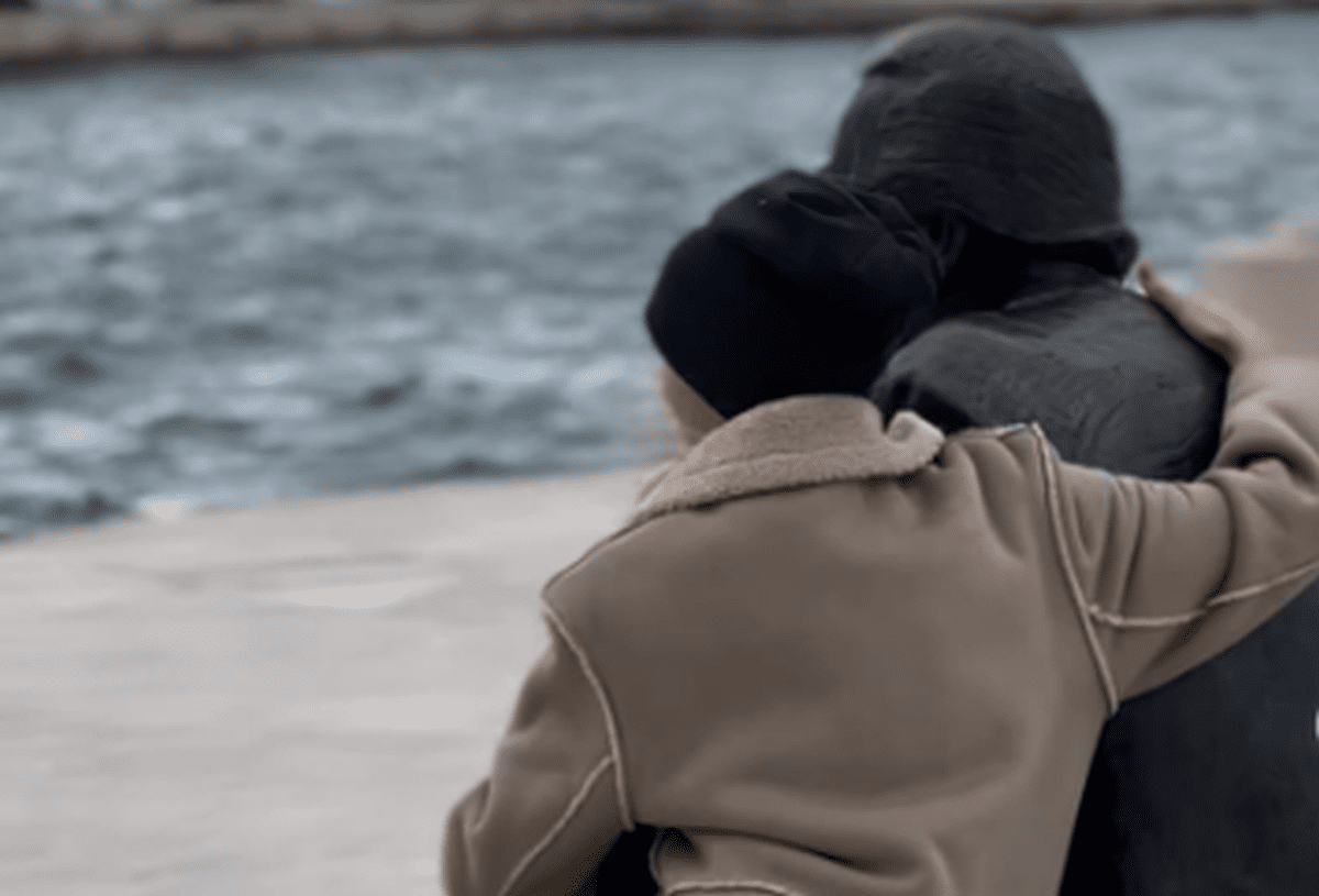 INSTAGRAM ZVIJEZDA Pecina partnerica Silvija Dvornik pozirala uz kip Miljenka Smoje; malo ga je i potapšala po ramenu