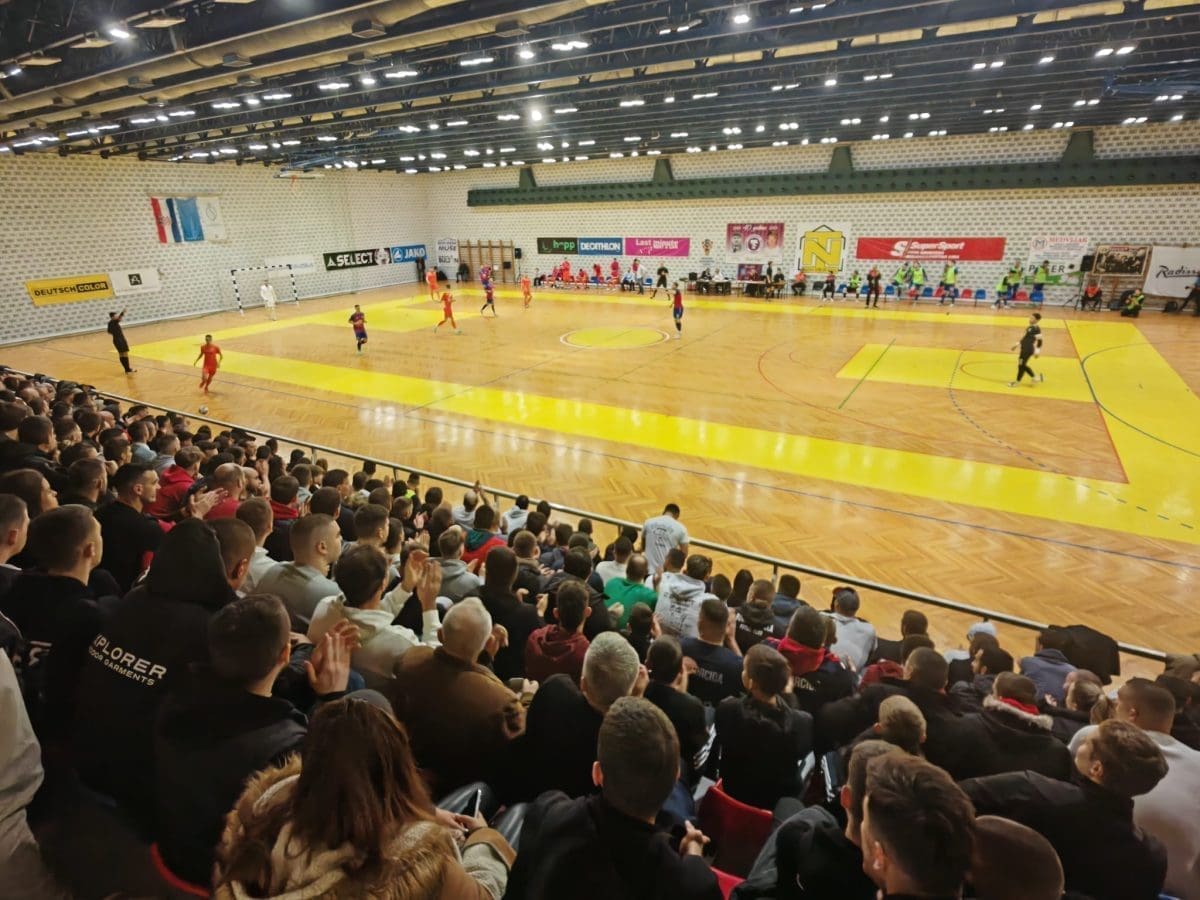 GORI SVE Torcida protiv Dinama vodi 4-1. Gripe u deliriju