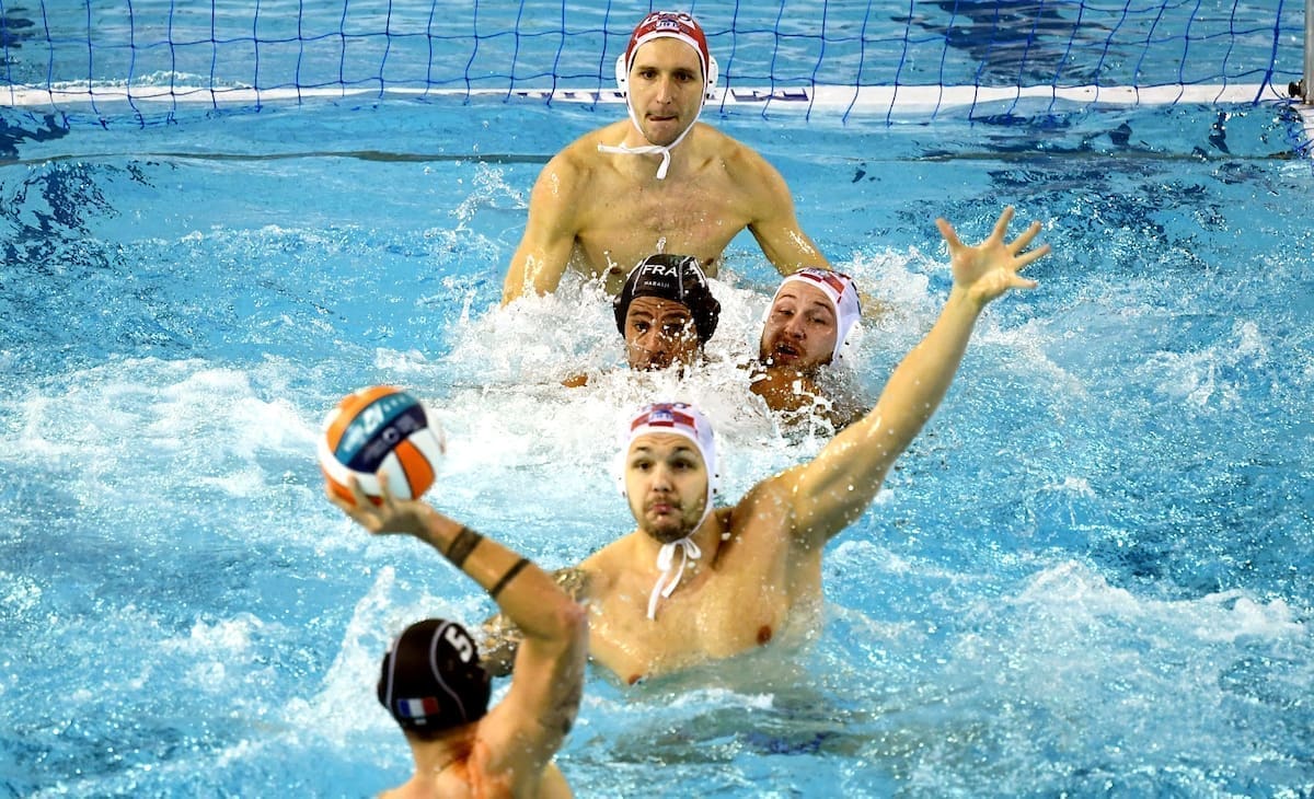 KAKAV POKLON Za kapetana Barakuda večeras je zaista posebna večer, koliko razloga za slavlje!