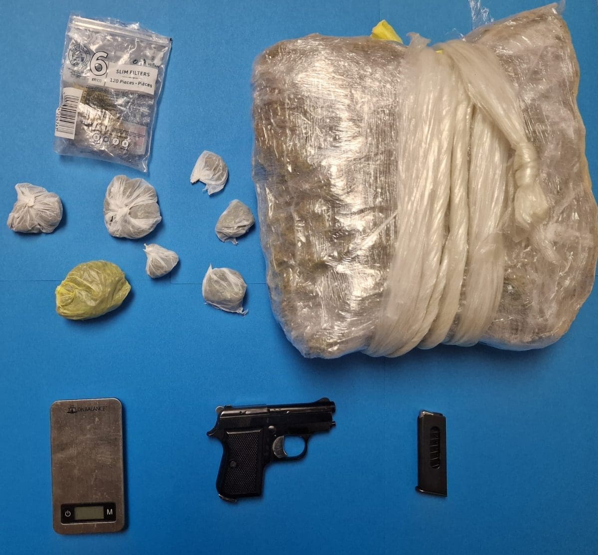 Marihuana i pi  tolj