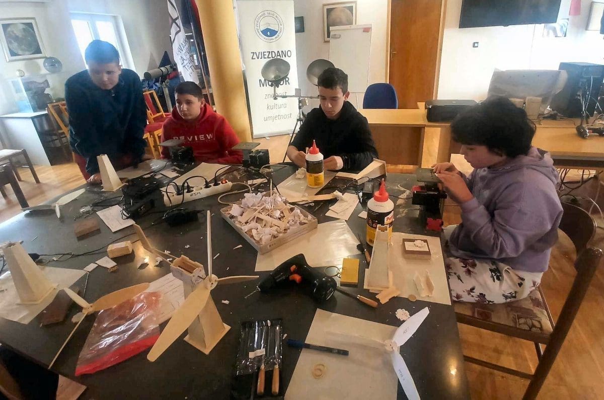 Učenici iz naše županije napravili vlastiti planet i mjesec, pogledajte