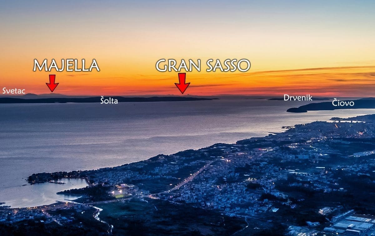 ZATIŠJE PRIJE... Između bure i juga "ukazala" se gotovo 300 kilometara udaljena Italija: Ovako s padina Mosora izgledaju Corno Grande, Majella...