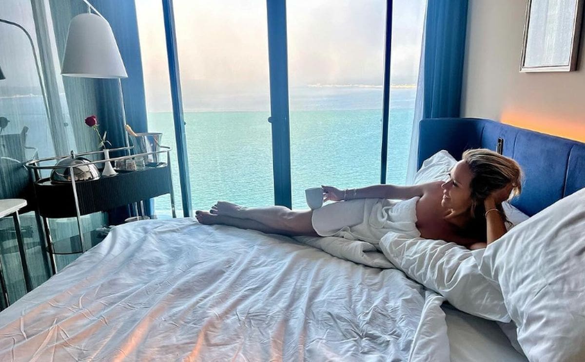 MAJA ŠUPUT POKAZALA KAKO UŽIVA PRED NASTUP Oduševio ju je luksuzni hotel, a evo kako se sredila za večeru