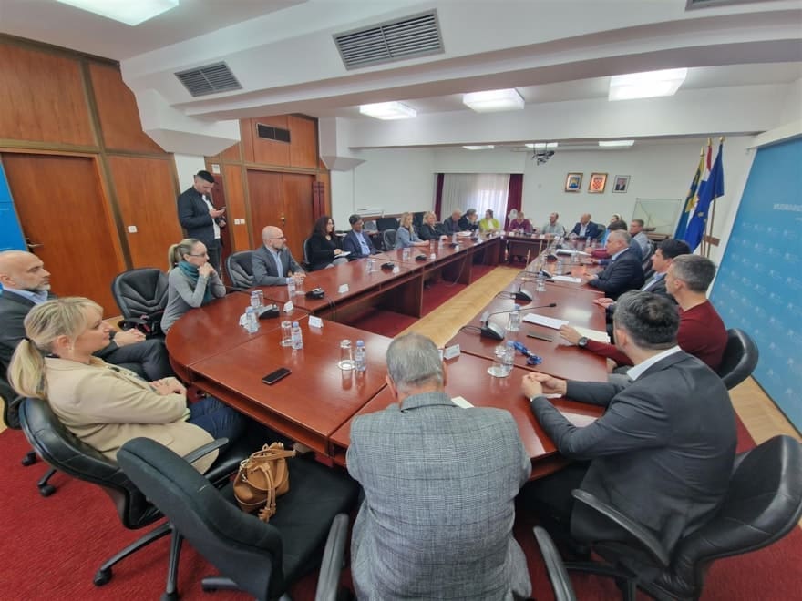 U županiji se razgovaralo o provedbi eksperimentalnog programa "Osnovna škola kao cjelodnevna škola"