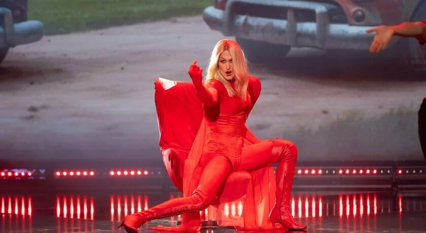 SVI SU PALI NA NJEZIN/NJEGOV ŠARM Luciano Plazibat u ulozi Kylie Minogue nema koga nije zaveo