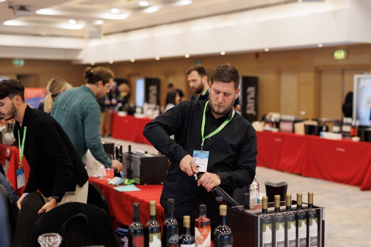 FESTIVAL VINO DALMACIJE Ni južina nije omela mnogobrojne posjetitelje u otkrivanju vinskog blaga Dalmacije