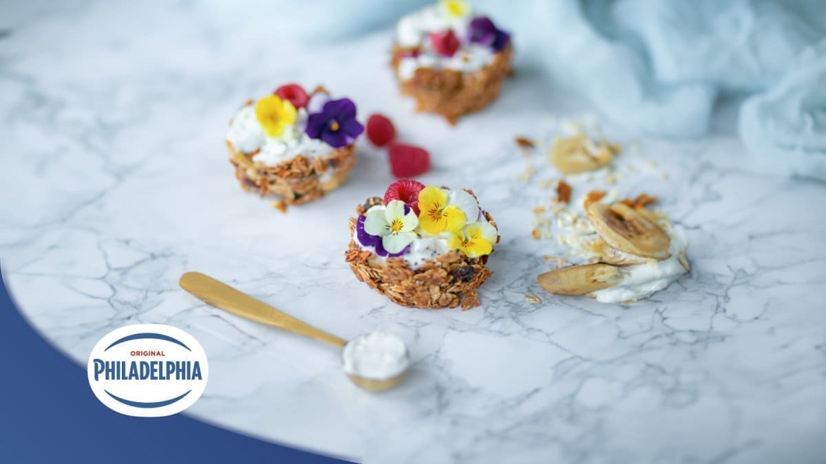 Donosimo ideju za najromantičniji proljetni snack: Zdjelice od granola s krem sirom i jestivim cvijećem