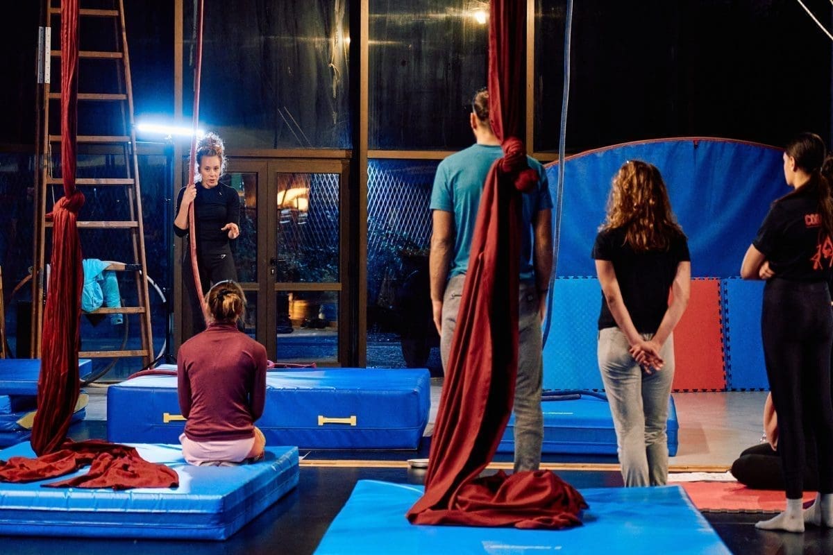 PROGRAM DOMA MLADIH ZA OŽUJAK Izložbe Slavena Tolja i Sanje Bistričić, Pričigin, predstave, radionice i predavanja, koncerti