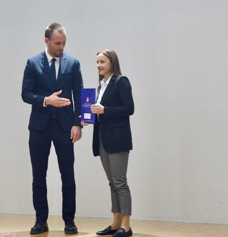  ime Erli i Mila Peri 1