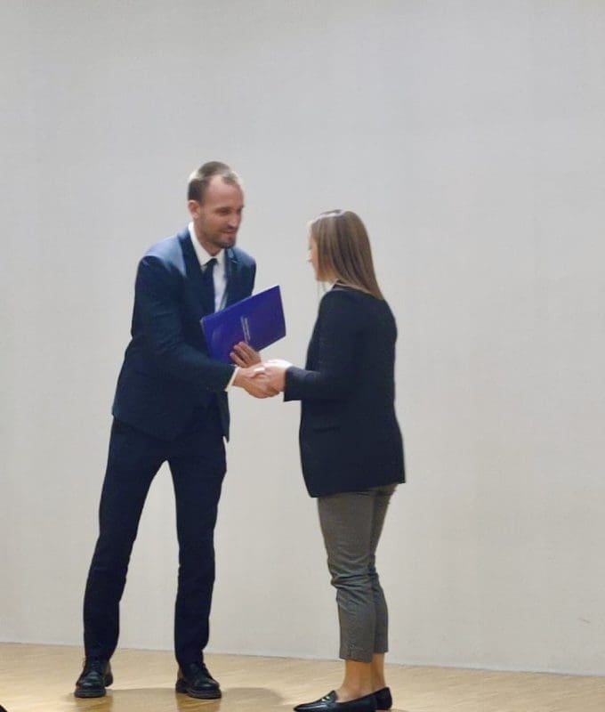  ime Erli i Mila Peri 