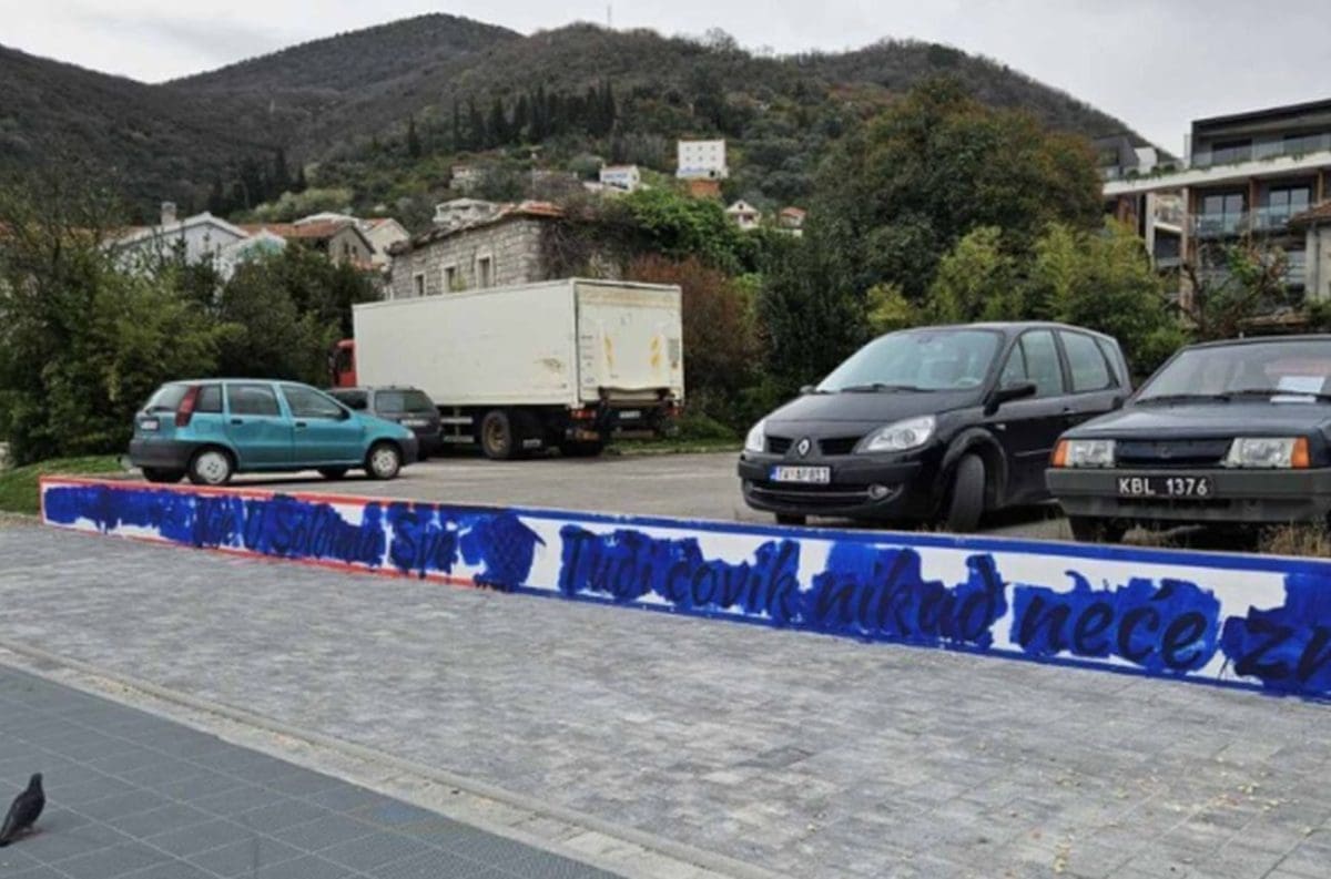 crna gora prekrecen mural