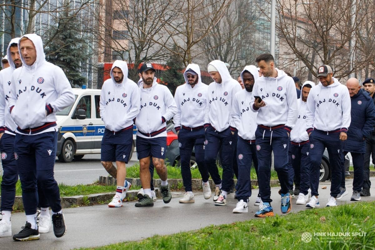 HAJDUKOVCI U ŠETNJI GRADOM Livaji i Šarliji nije hladno