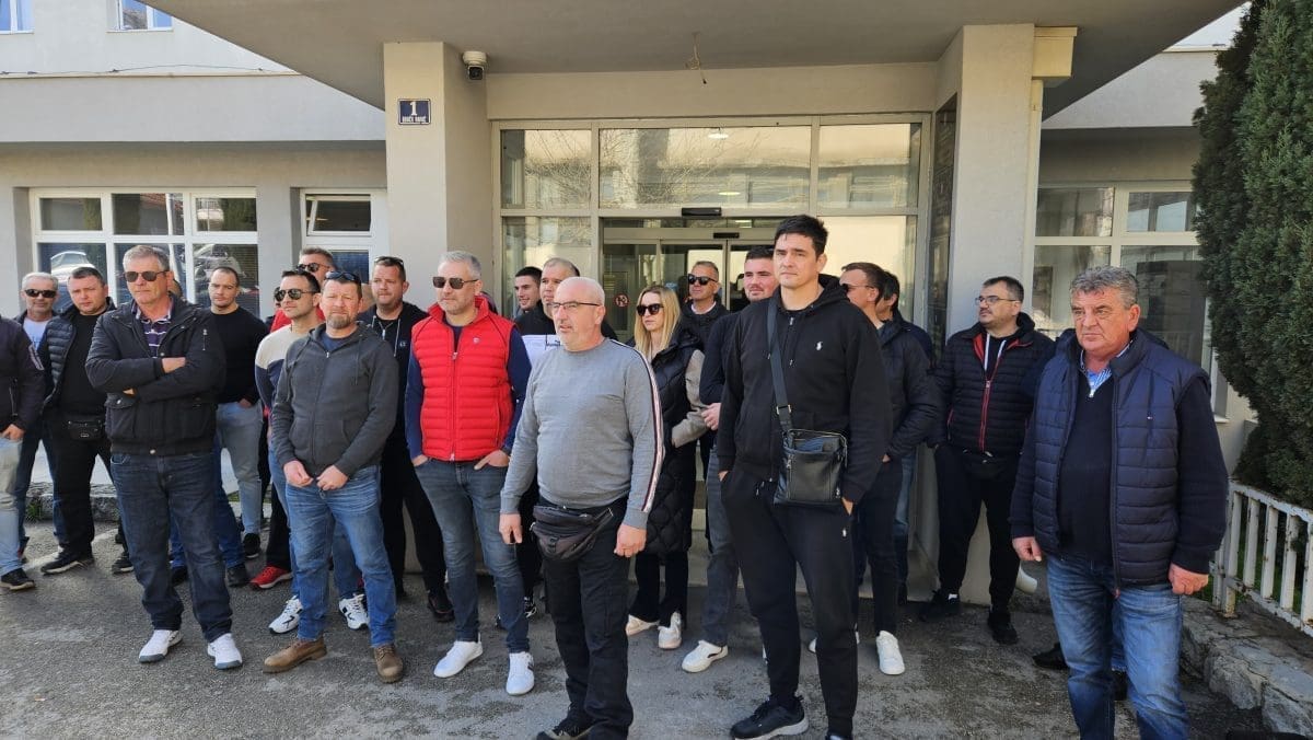 TKO PRVI NJEGOVA DJEVOJKA Zračna luka u Resniku daje 120 taksi dozvola, taksisti nisu presretni provedbom natječaja: "Očekujemo podršku Grada Kaštela"