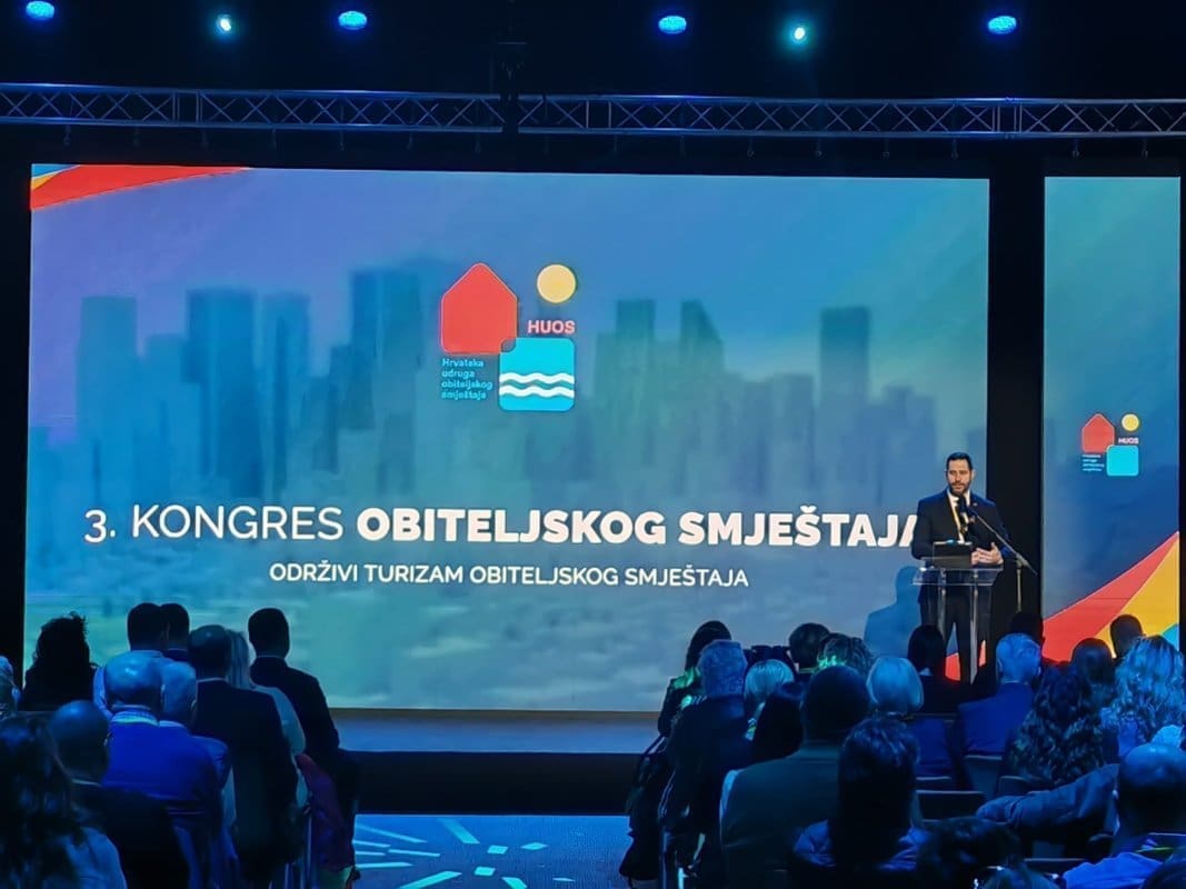 OTVOREN 3. KONGRES OBITELJSKOG SMJEŠTAJA Ovogodišnja centralna tema je unaprjeđenje kvalitete i održivog razvoja u obiteljskom smještaju: "Ljudi su naše bogatstvo"