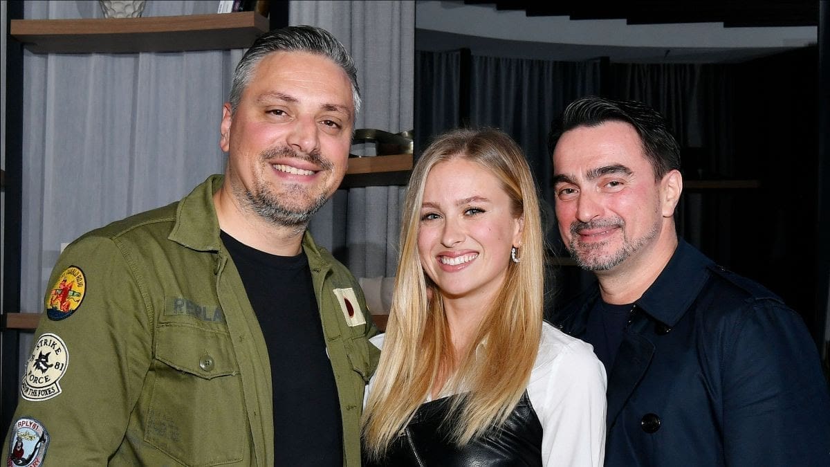 Petar Dragojević u društvu obitelji, Jole, Domenice i ostalih kolega i prijatelja predstavio pjesmu "Ratnik bez sna"