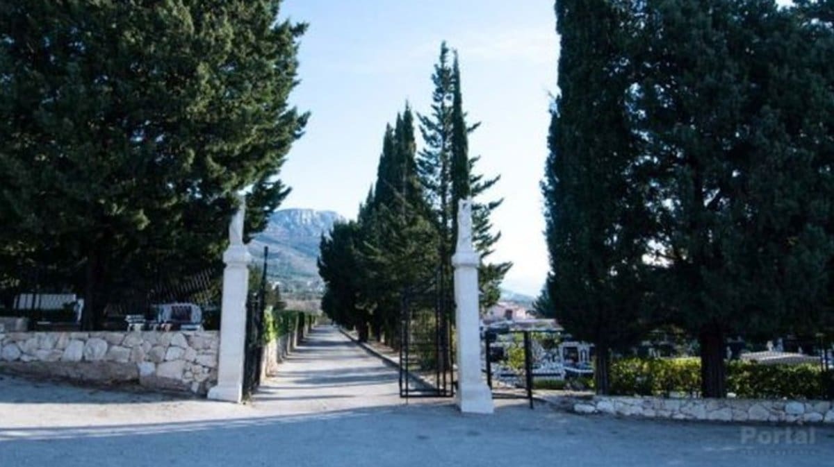 Širi se groblje u Kaštel Lukšiću