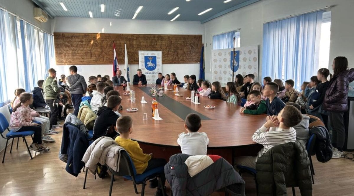 Miro Bulj i njegov zamjenik ugostili učenike trećih razreda sinjske osnovne škole
