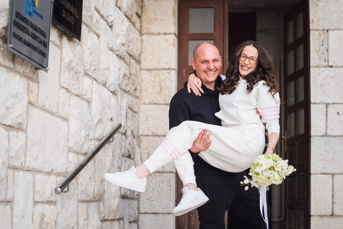 MOŽE LI ORIGINALNIJE? Splitski par vjenčao se u Adidas trenerkama