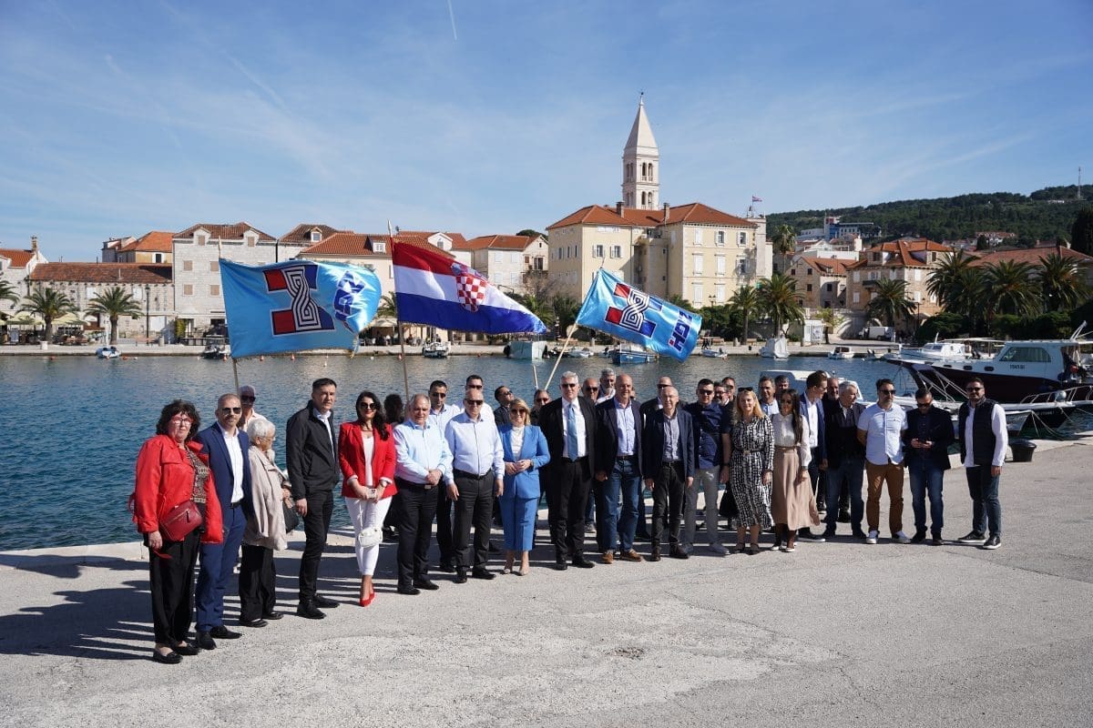 HDZ U SUPETRU: "Dokazali smo koliko cijenimo i uvažavamo otoke"