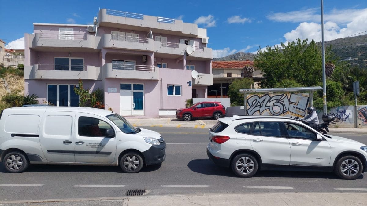 Podstrana privatna autobusnastanica4