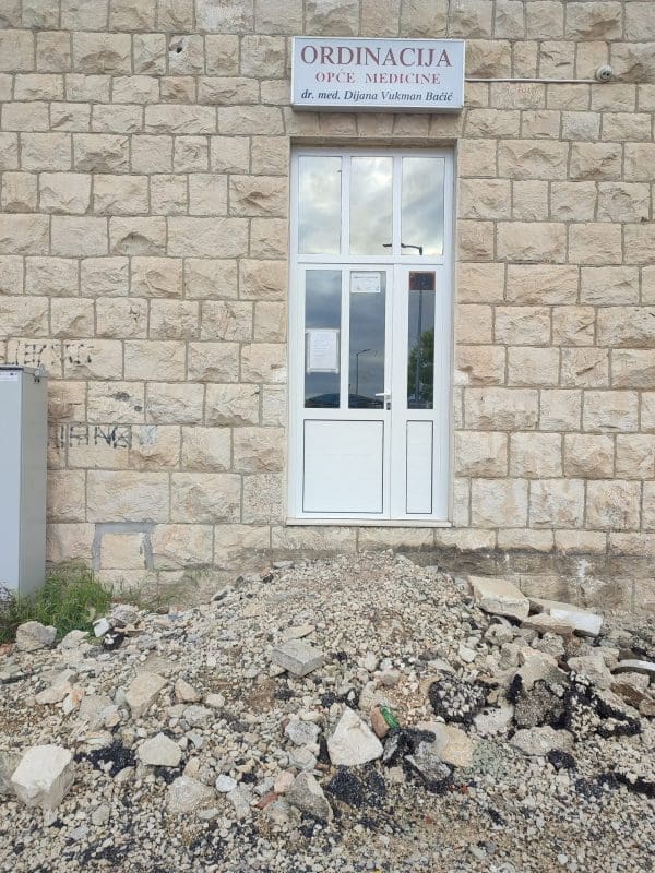 Ulaz u doktorsku ordinaciju Seget  1 