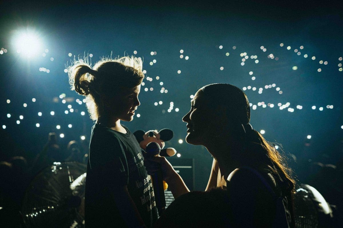 DIRLJIVI PRIZORI Prijović na pozornicu izvela posebnu gošću: "Želim da svi vidite moju najslađu prijateljicu"