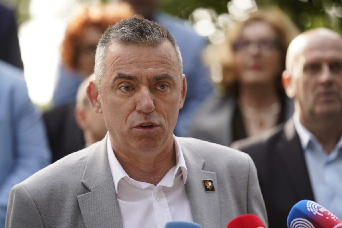 Stipo Mlinarić: "Za nas u Domovinskom pokretu postoji muško i žensko, a HDZ-ovi muškarci su se možda proglasili ženama prilikom predaje lista"